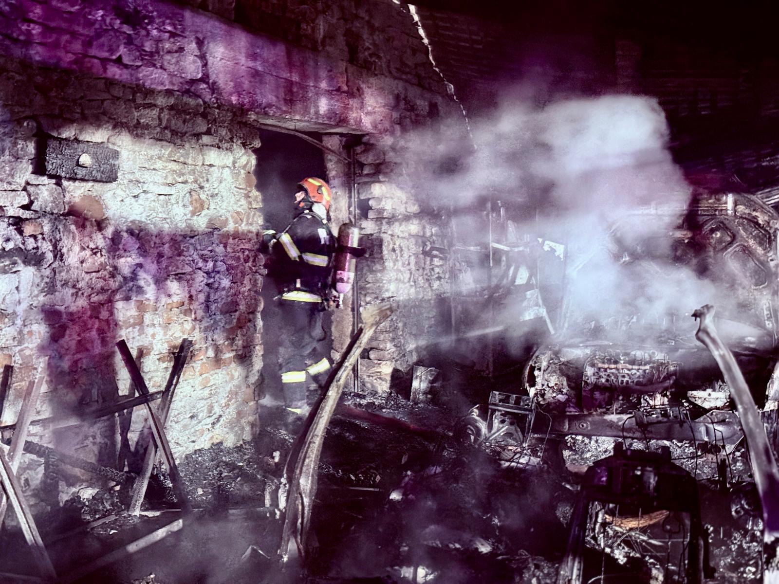 Un gest banal a dus la dezastru: De la ce a pornit incendiul devastator din Albești