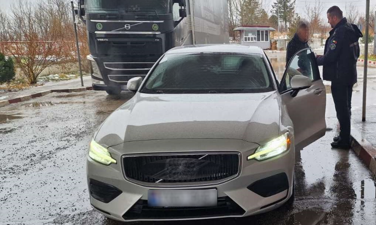 Mașină cumpărată de la un român, reținută la frontiera Stânca: Un tânăr, păgubit cu peste 30.000 de lei