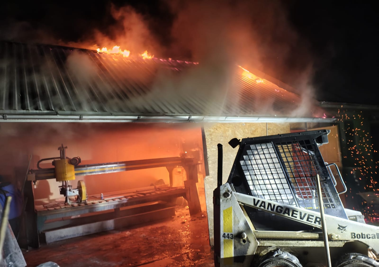 Incendiu izbucnit la un atelier de monumente funerare din Botoșani