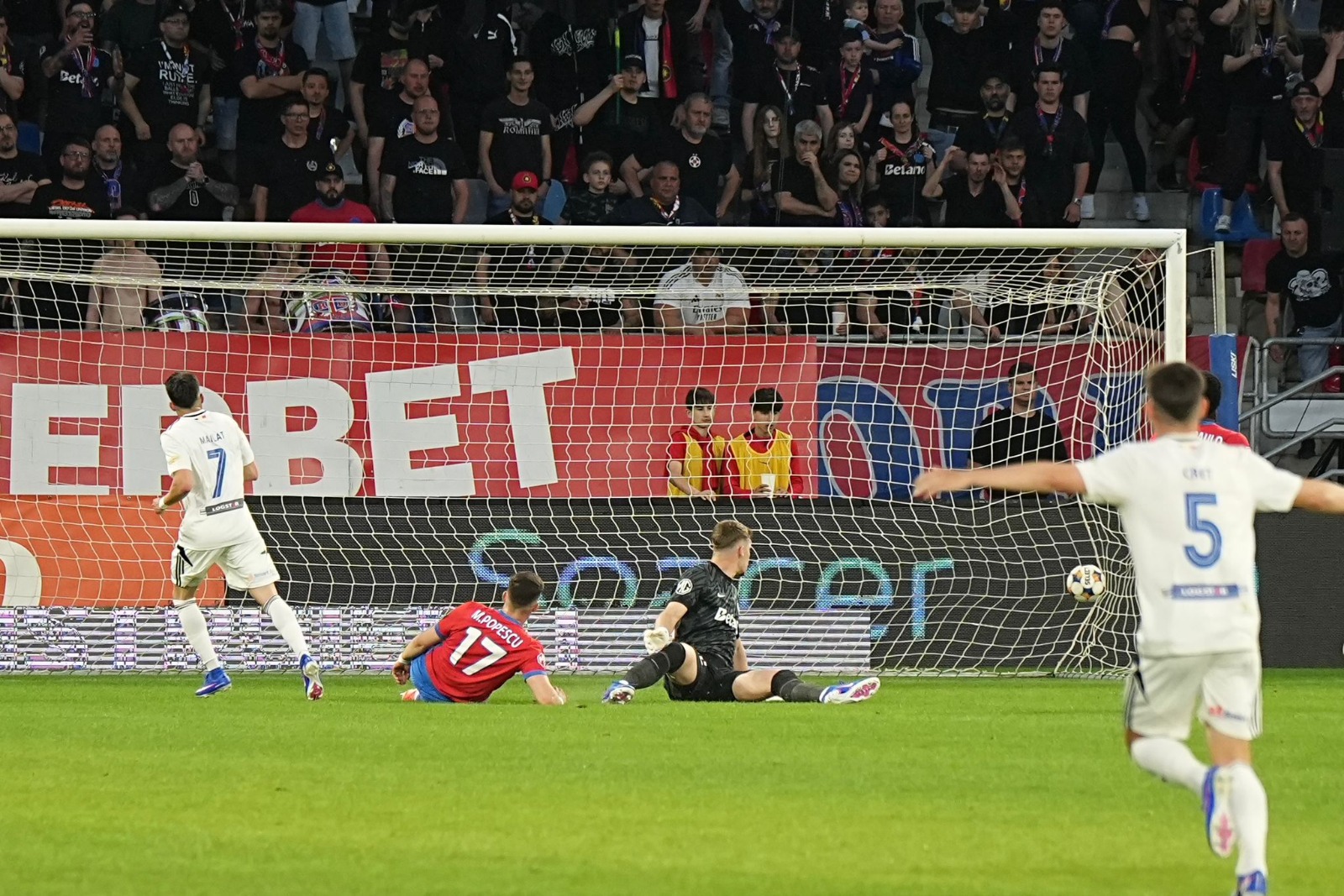 Ultimatum pentru Baciu! FCSB e gata să schimbe antrenorul după eșecul cu Dinamo