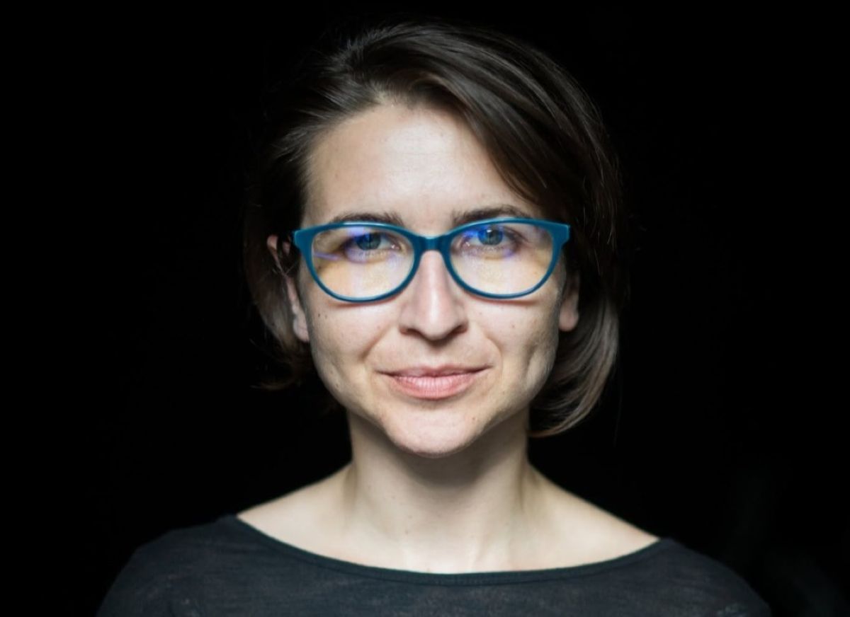 „Femeile spun acum: «Așa am pățit și eu»”. O cunoscută regizoare de teatru, despre maternitatea lipsită de idealizări