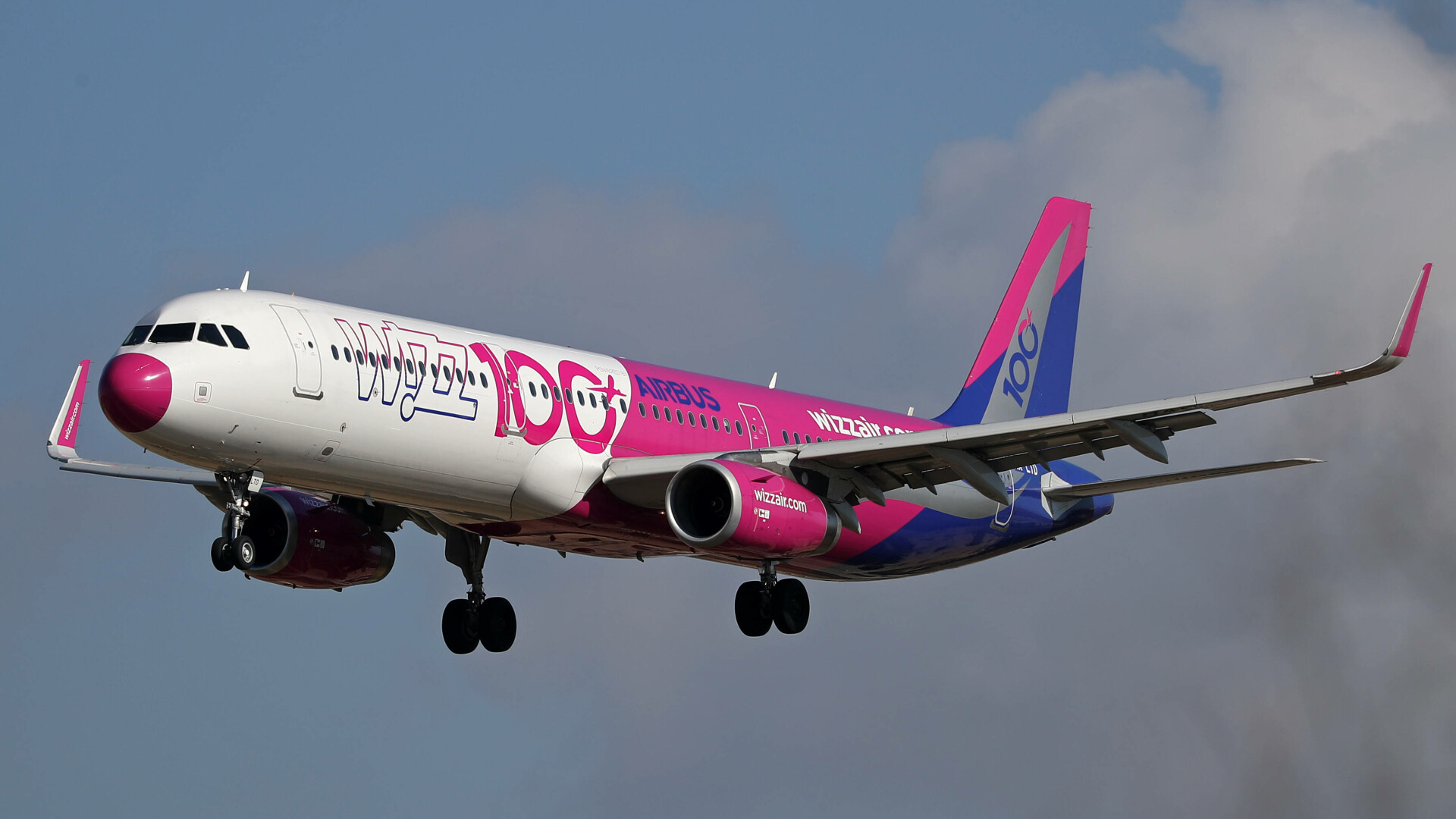 DE LUNI: Wizz Air își redeschide baza la Suceava, zboruri noi introduse