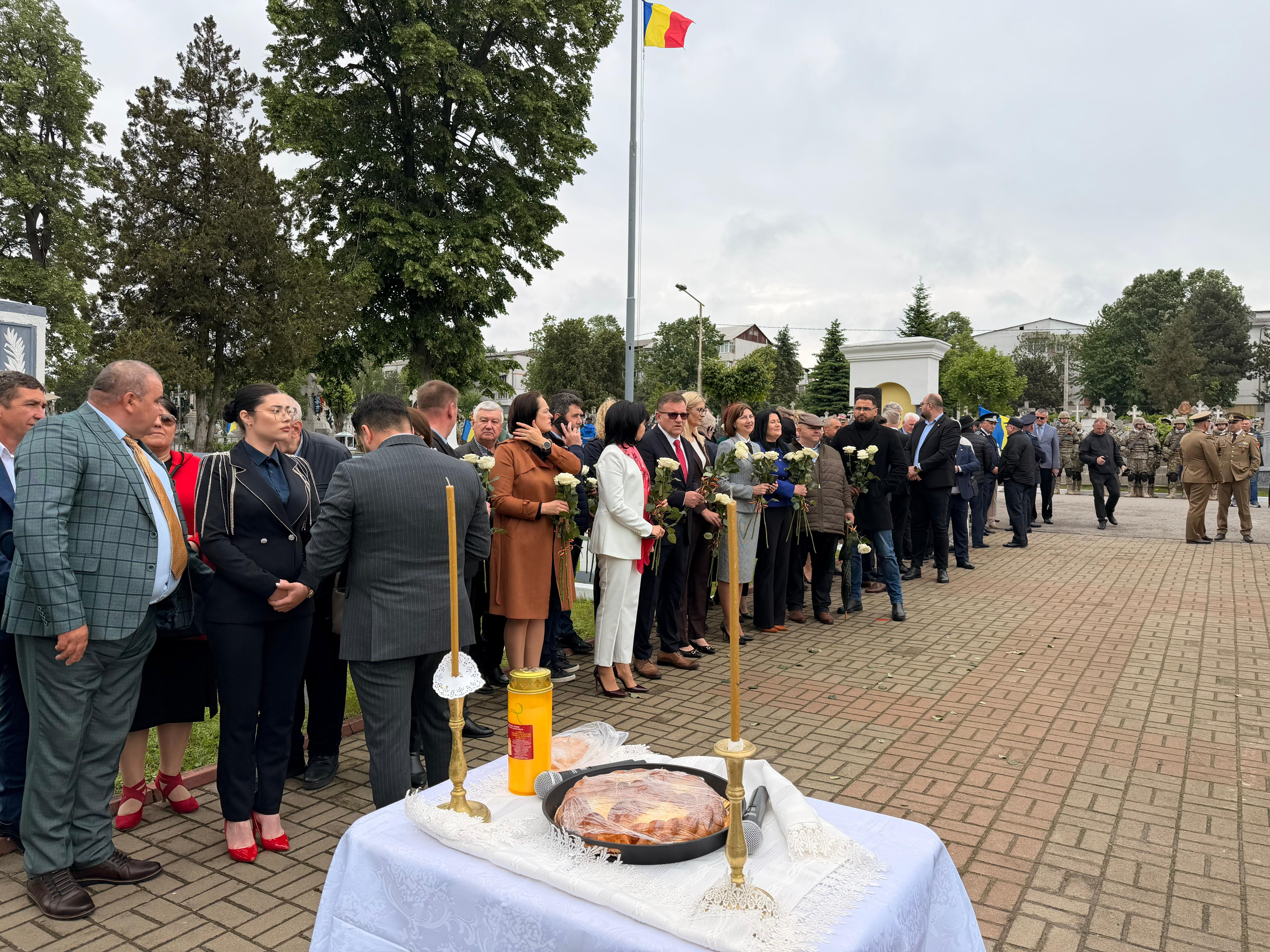ziua eroilor marcata la cimitirul pacea