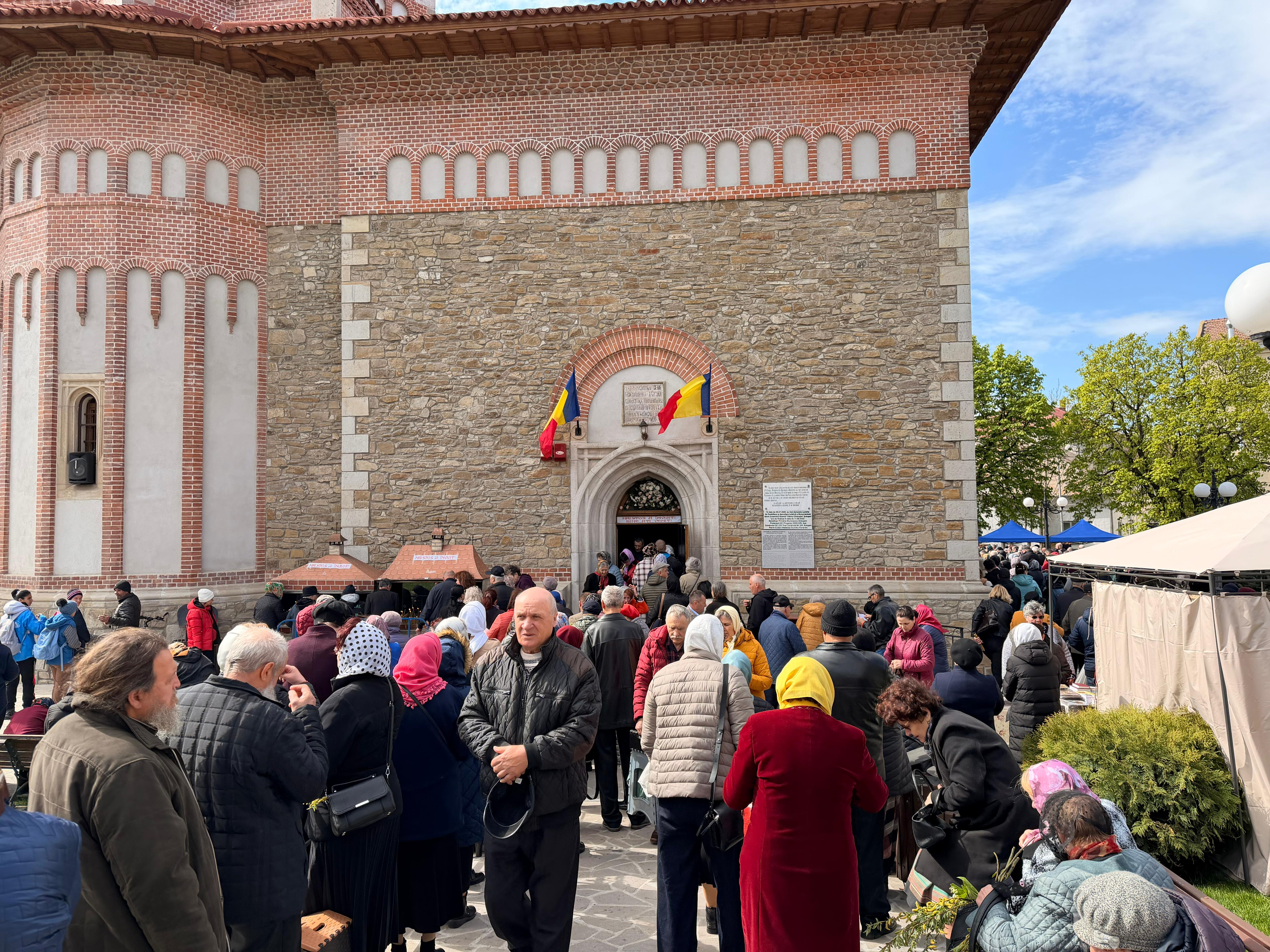 ziua orasului cu sute de credinciosi