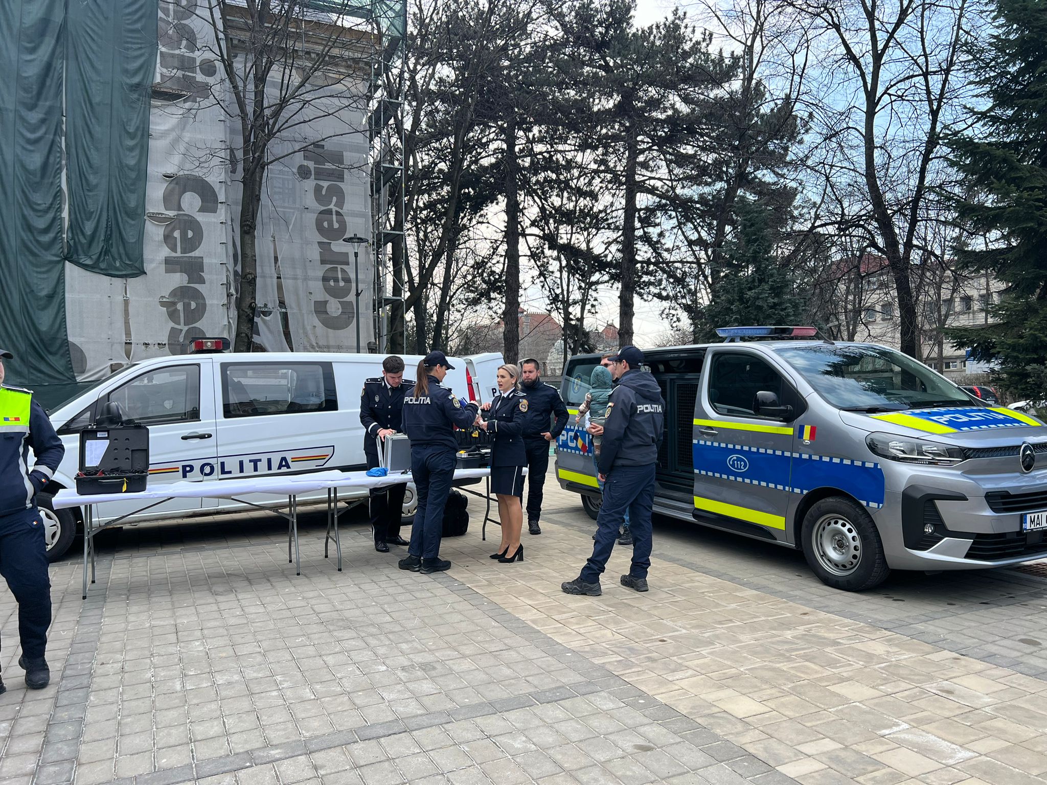 ziua politiei marcata pe pietonalul unirii