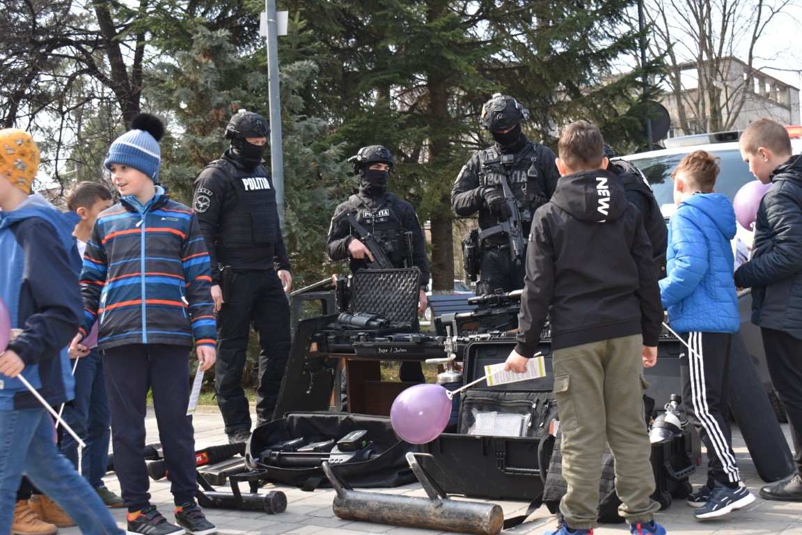 ziua politiei la botosani cu mascati si armament