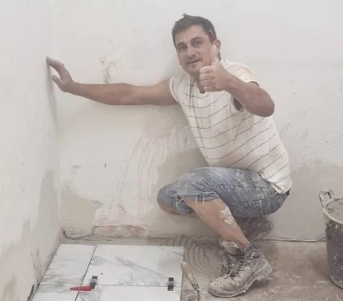 Un zugrav din Botoșani s-a apucat de scris poezii