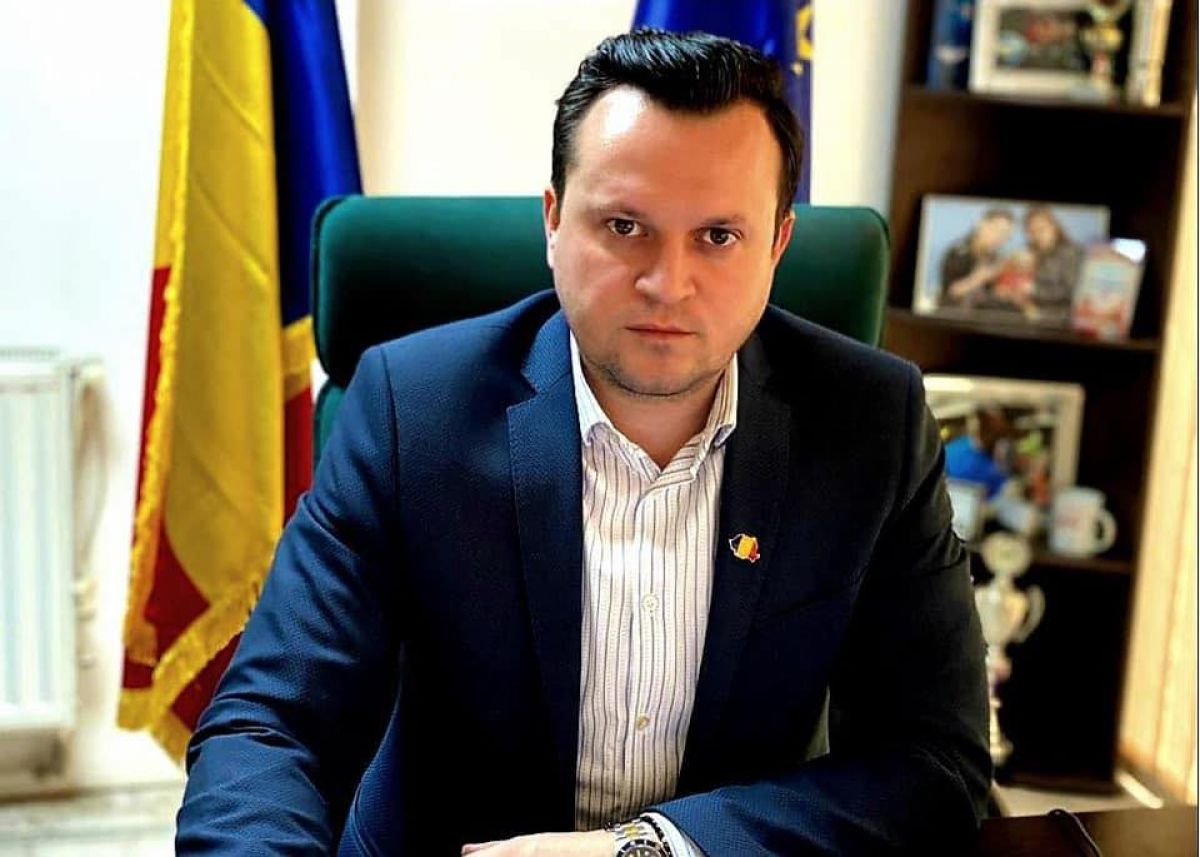 This image has an empty alt attribute; its file name is 1-catalin-silegeanu-solutia-pentru-redresarea-bugetului-reducerile-de-personal-din-primaria-botosani.jpg