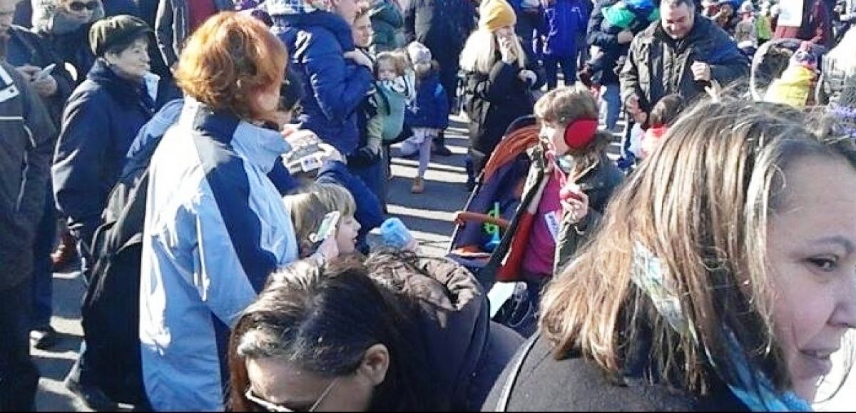 ASTAZI la Botosani Protest cu zeci de parinti in Piata Revolutiei