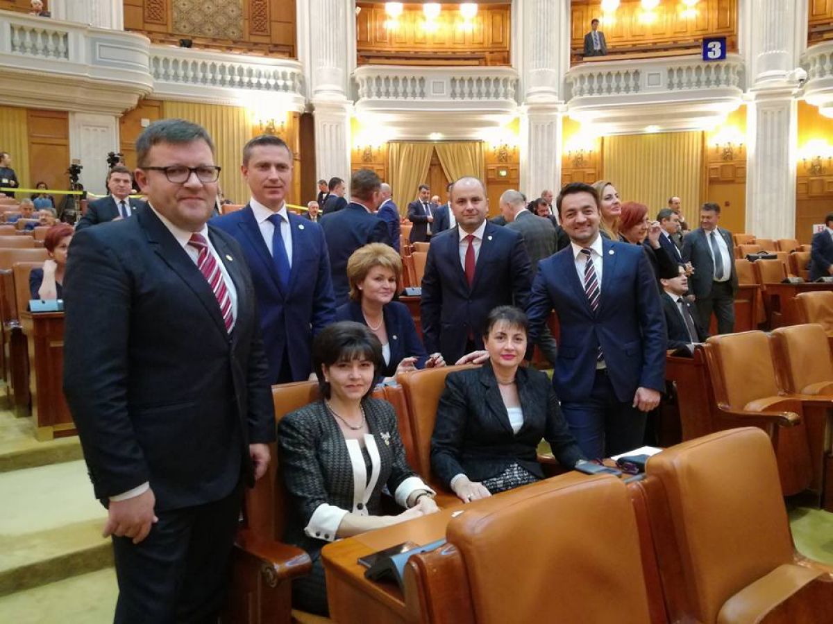 we Jolly Bloodstained Parlamentarii PSD Botosani isi darama Guvernul pe care l-au ridicat in  slavi cinci luni: Parcurge la virgula ceea ce s-a promis / Este nevoie de  schimbarea echipei de guvernare pentru recuperarea intarzierilor -