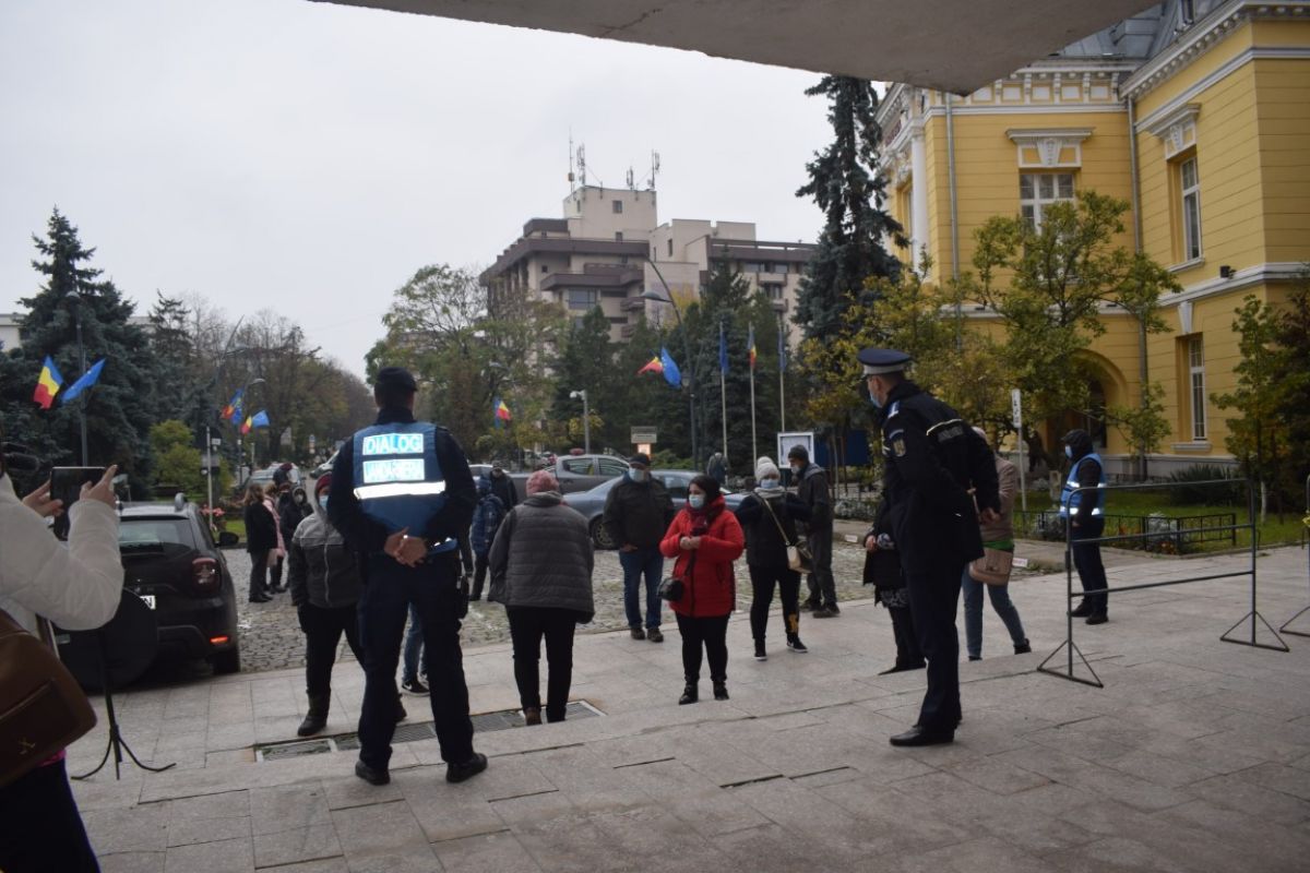 REVOLTA la Botosani Comerciantii ameninta ca „se muta” in Piata Revolutiei Nu avem niciun