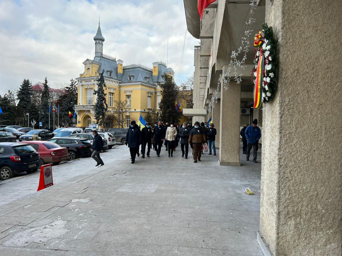 ACUM Eroii Revolutiei, cinstiti la Botosani de oficialitati si revolutionari GALERIE FOTO